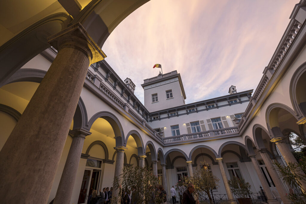 Chateau de Drogenbos Vue Cloître soirée Corpo