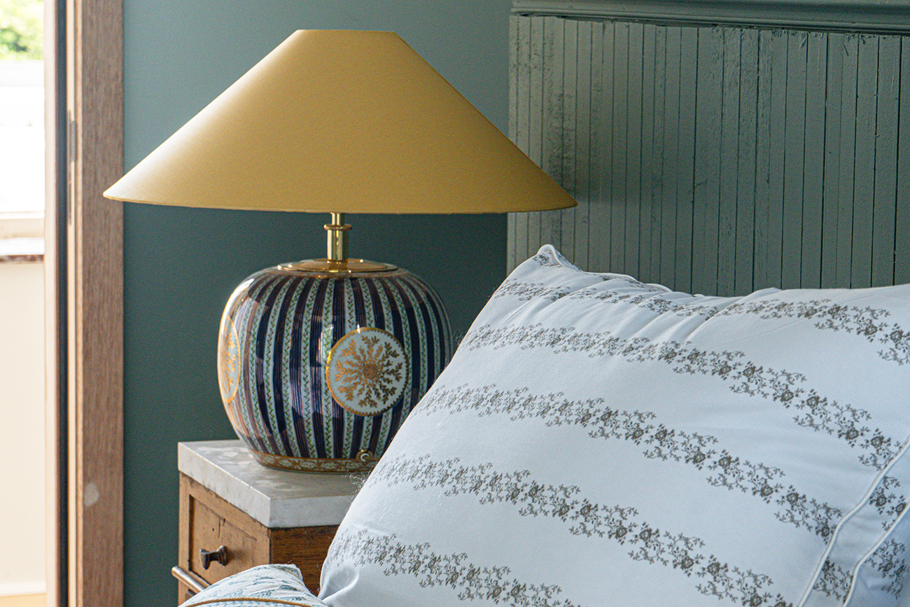 Chambre USA_Drogenbos Bed Lamp pillow green pastel