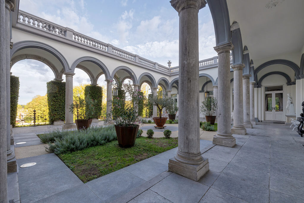 Chateau de Drogenbos Vue Cloître vers domaine