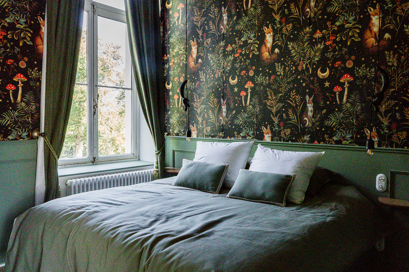 Chambre England_Drogenbos_Château papier peint féerique