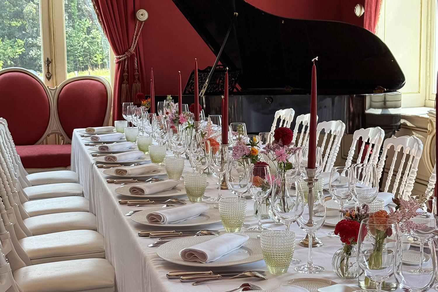 Dîner assis Choux de Bruxelles_Drogenbos Salon rouge piano