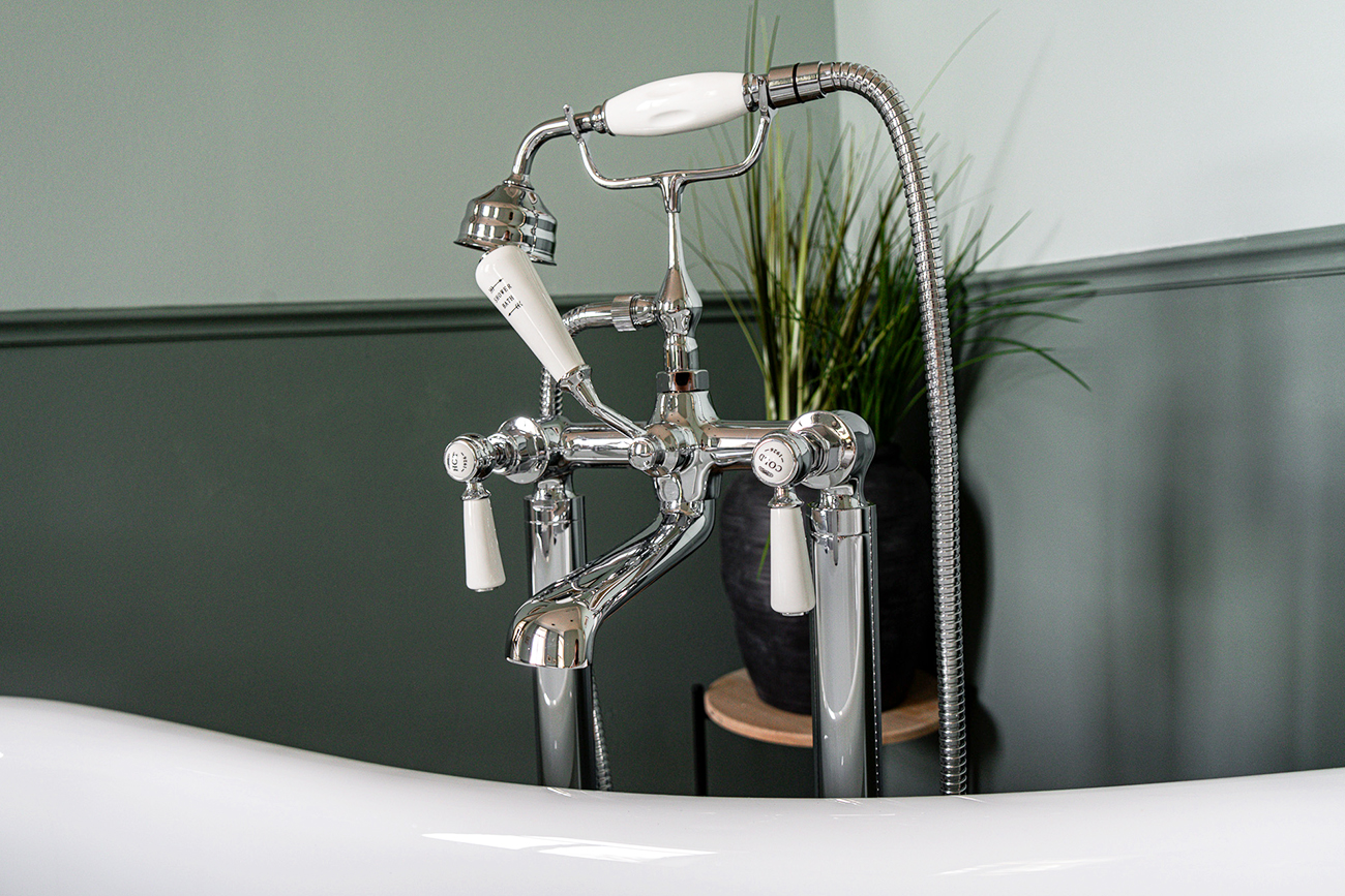 Chambre USA_Drogenbos Bathtub robinet green pastel