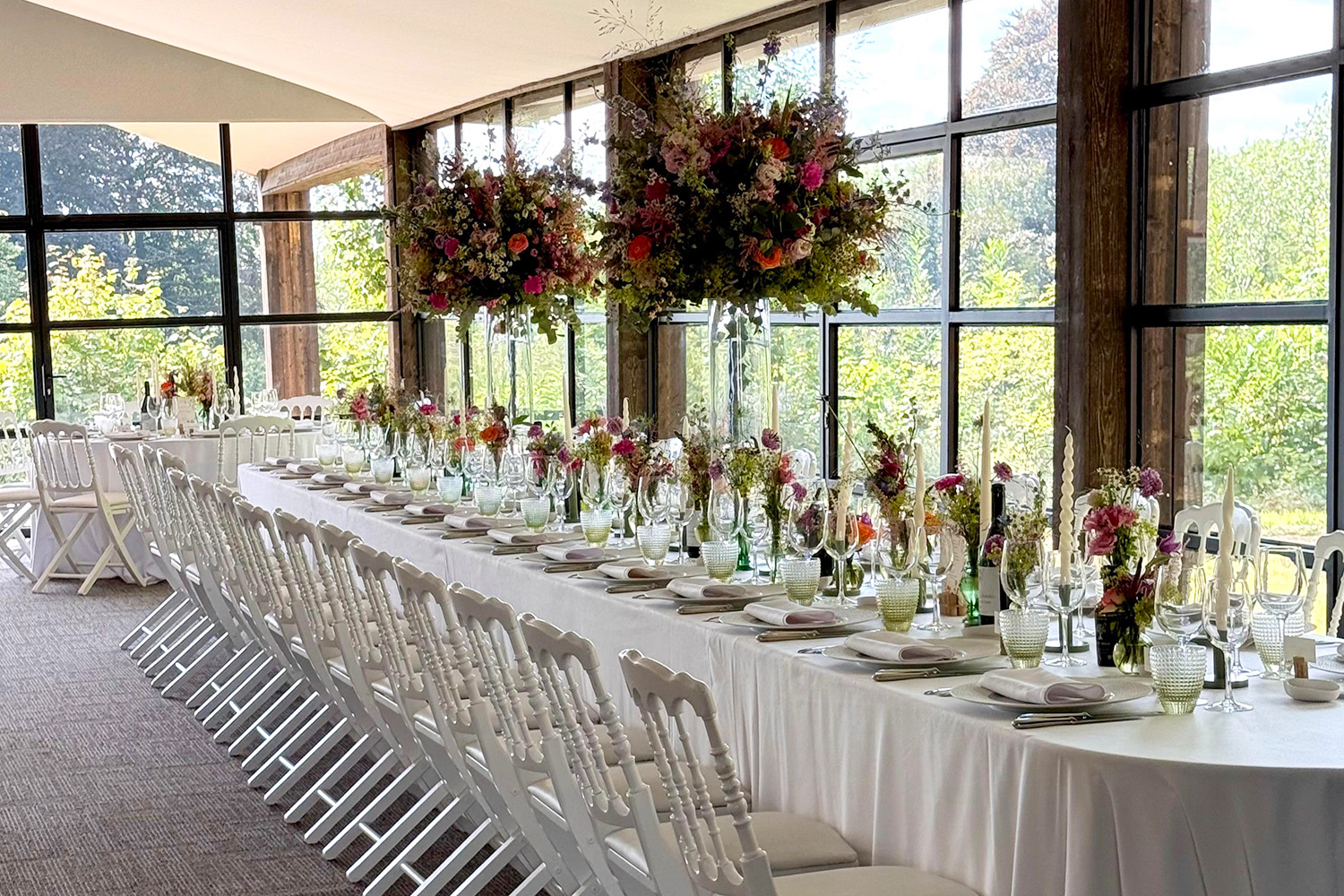 Mariage Drogenbos Choux de Bruxelles Elegant sunny table tent orangerie view