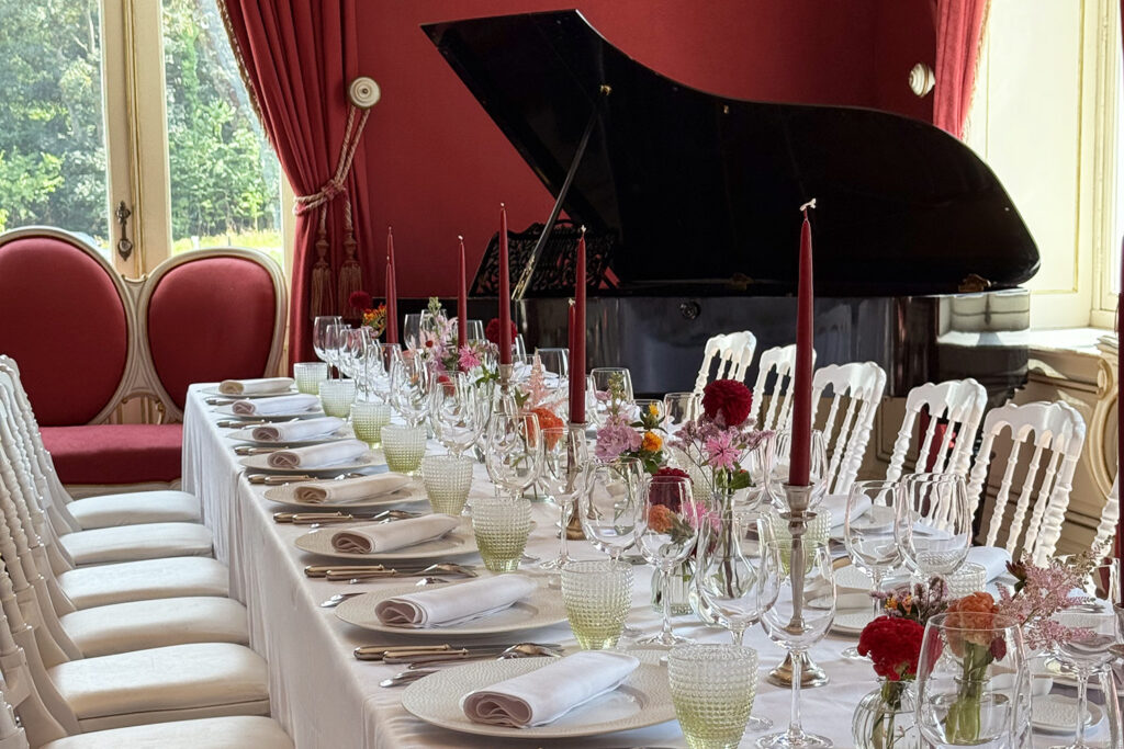 Salon Rouge Château de Drogenbos Piano Private dinner view