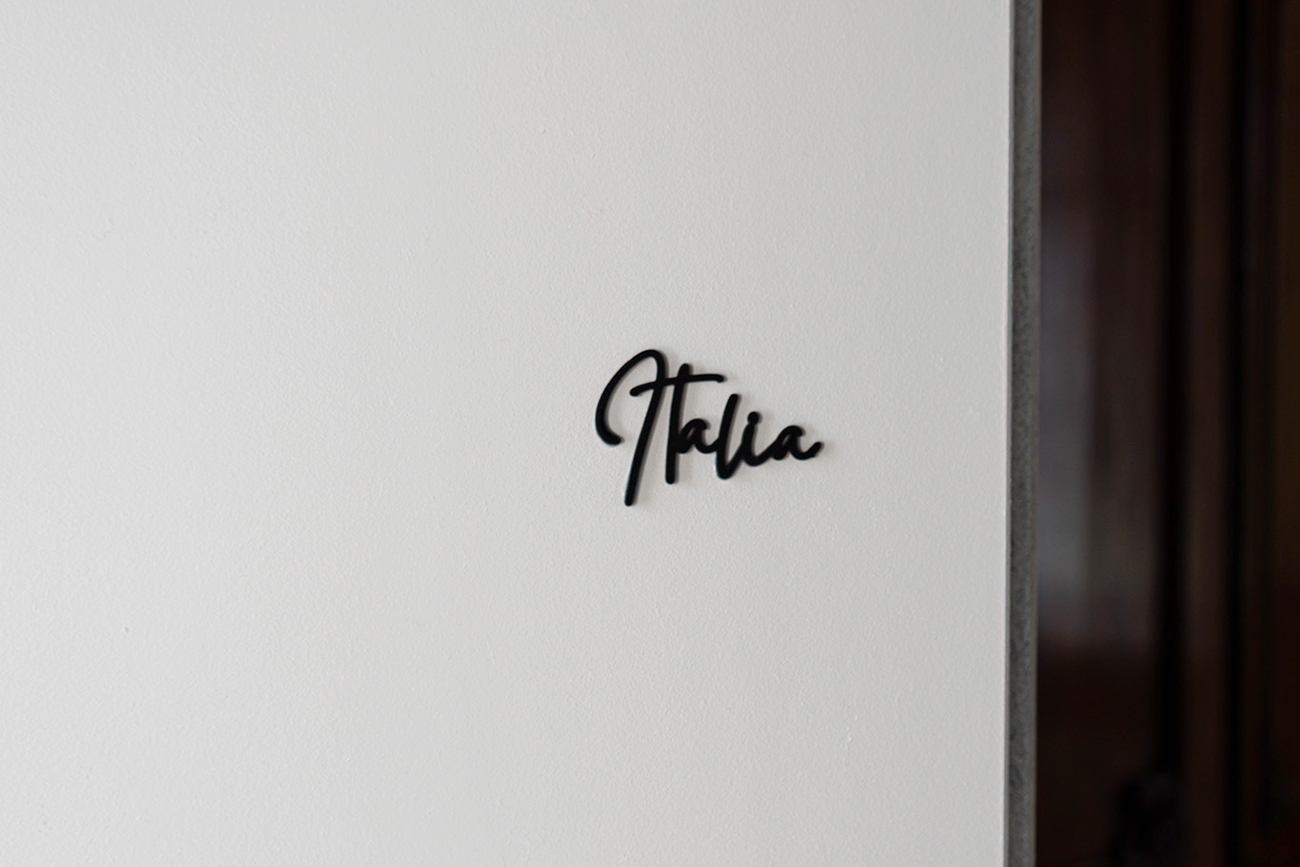 Château de Drogenbos Room Brussels Italian style name on the wall