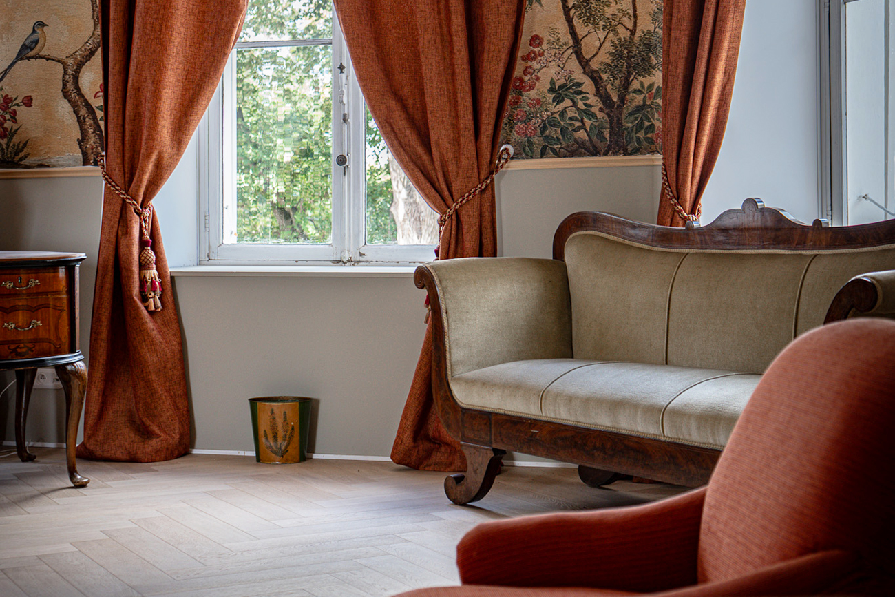 Château de Drogenbos Room Brussels Italian style couch window view